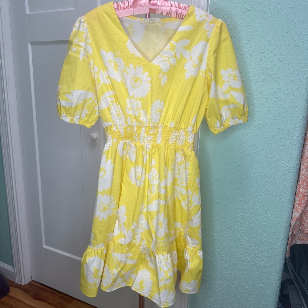 52SEVEN yellow/white puffy sleeve floral Small smocked dress tiered, ruffled hem